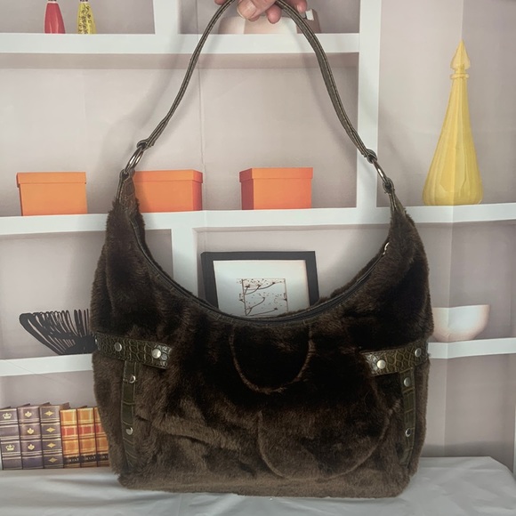 Source Unknown Handbags - 🟤Faux fur brown purse 👜